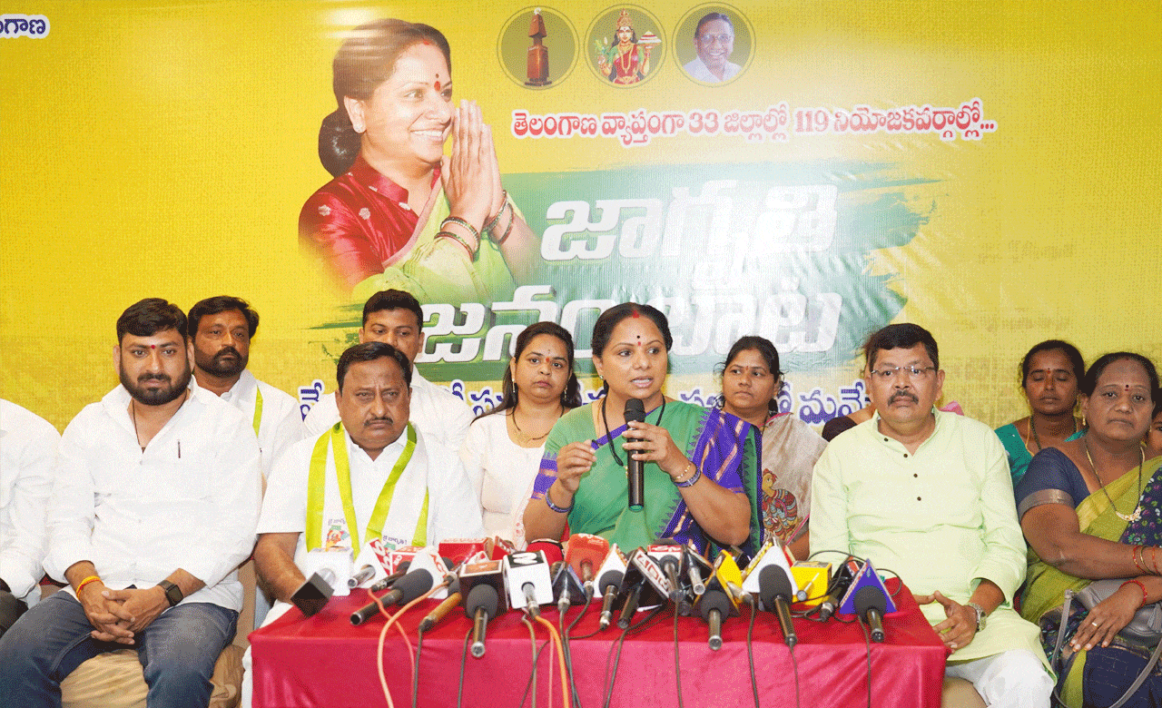 کسانوں کی مشکلات دور نہ کرنے پر عوام کے ہمراہ چیف منسٹر کی رہائش گاہ کے روبرو دھرنا منظم کرنے کا انتباہ،کے کویتا کی پریس کانفرنس