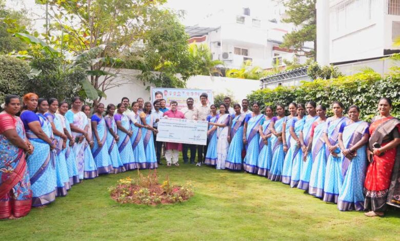 تلنگانہ حکومت کی جانب سے خواتین کی معاشی ترقی کے لئے 304 کروڑ روپے بلا سودی قرض جاری