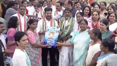 خواتین میں اندراماں ساڑیوں کی تقسیم کا آغاز، نیکلس روڈ پر چیف منسٹر کے ہاتھوں پروگرام کا افتتاح