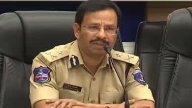 کمشنر سجنار کے نام پر فیک فیس بک اکاؤنٹ بناکر دھوکے بازوں نے لوٹے 20،000 روپے، عوام سے ہوشیار رہنے کی اپیل