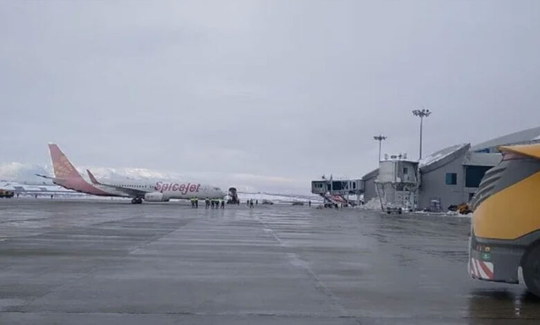 سری نگر ہوائی اڈے پر کئی پروازیں منسوخ