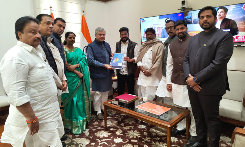 وزیراعلی تلنگانہ کی پارلیمنٹ میں اشونی ویشنوسے ملاقات،تلنگانہ رائزنگ سمٹ میں شرکت کیلئے مدعوکیا