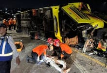 انڈونیشیا کے شہر سیمارانگ میں بس حادثہ، 15 افراد ہلاک، 19 زخمی