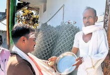 تلنگانہ: سرپنچ انتخابات میں باپ کی کامیابی، بیٹے نے گھرگھربھیک مانگ کر منت پوری کی