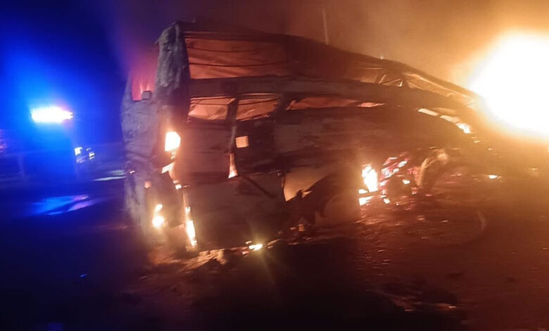 کرناٹک میں بس اور لاری کی ٹکر، 10 سے زائد لوگوں کی موت، 21 زخمی