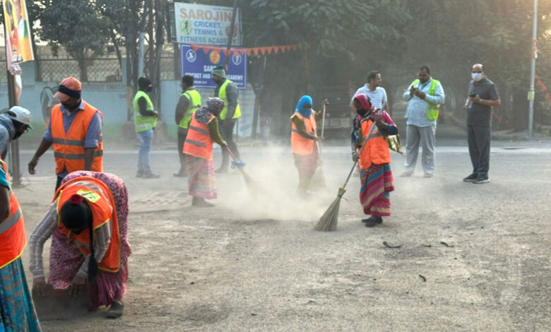 گریٹر حیدرآباد میں جی ایچ ایم سی کی خصوصی صفائی مہم کا آغاز، کمشنر آر وی کرنن کا اچانک معائنہ
