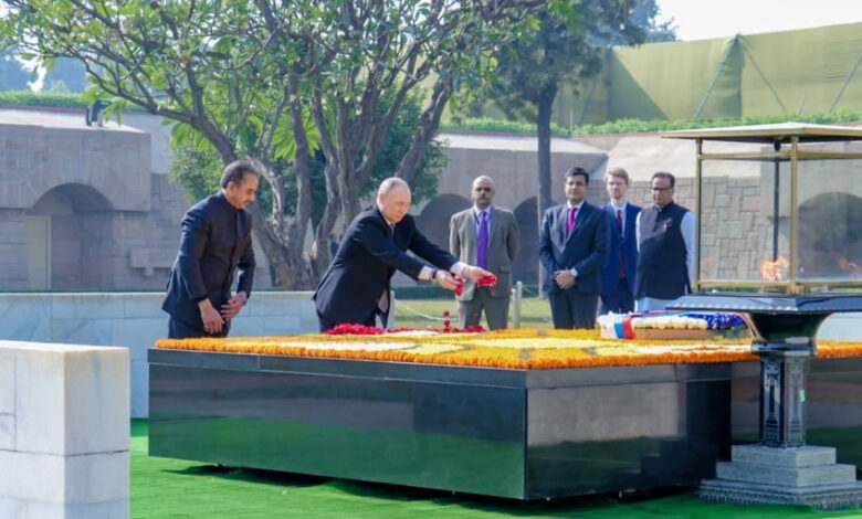 پوتن نے راج گھاٹ پر مہاتما گاندھی کو یاد کیا