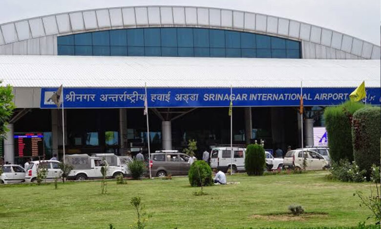 سری نگر ہوائی اڈے پر انڈیگو کی 10 پروازیں منسوخ