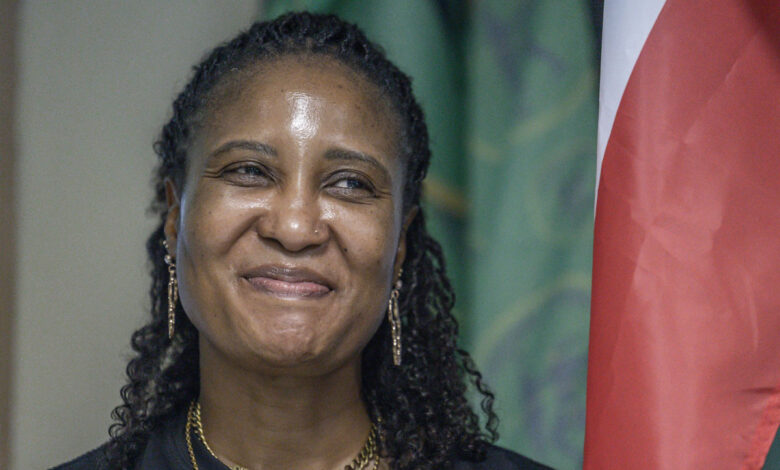 جنوبی افریقہ کے سابق صدر کی بیٹی پر مردوں کو روس کے لیے لڑائی پر آمادہ کرنے کا الزام