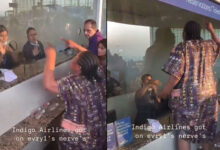 انڈیگو فلائٹس کا بحران عروج پر، ممبئی ایئرپورٹ پر نائجیرین خاتون کا زبردست ہنگامہ (ویڈیو وائرل)