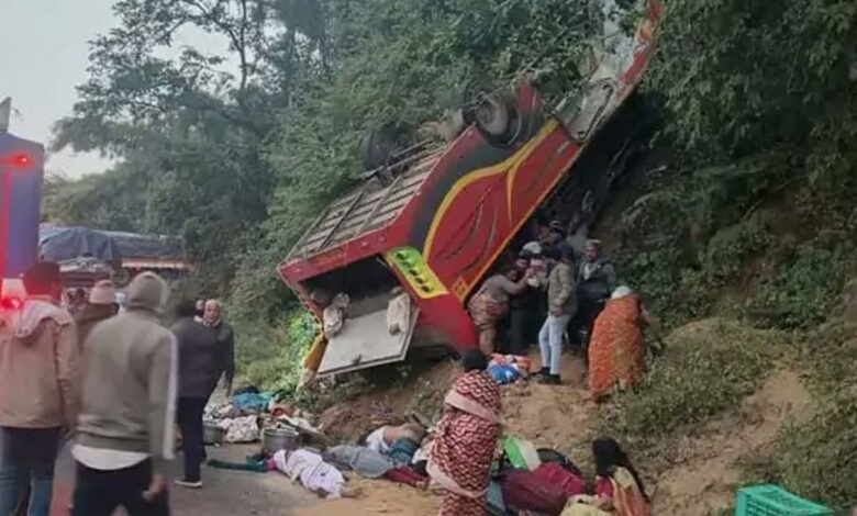 آ ندھراپردیش کے اللوری ضلع میں خوفناک بس حادثہ ،9 افراد ہلاک