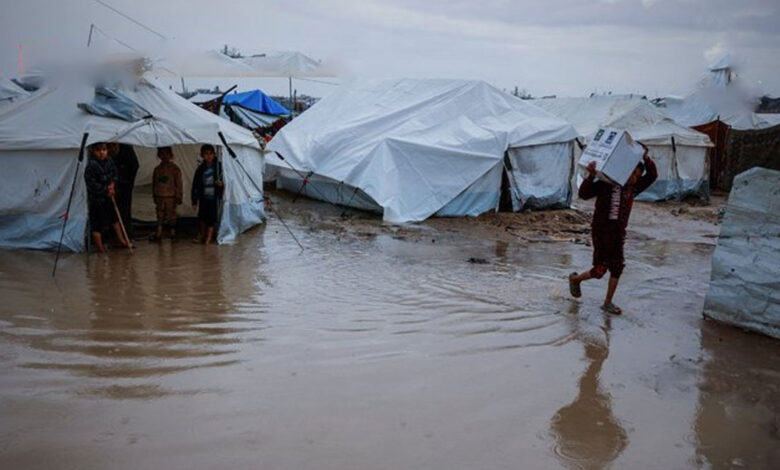 غزہ میں طوفانی بارش، آٹھ ماہ کی بچی جاں بحق، خیمہ بستیوں میں تباہی