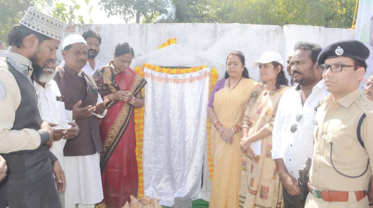 ریاستی وزیر کونڈا سریکھا کے ہاتھوں ورنگل عیدگاہ کے ترقیاتی کاموں کا افتتاح، ایک کروڑ روپے کے منصوبہ کا آغاز