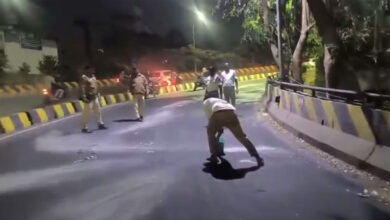 نلگنڈہ ایکس روڈ فلائی اوور پر تیل گرنے سے ٹریفک متاثر، پولیس کے حفاظتی اقدامات