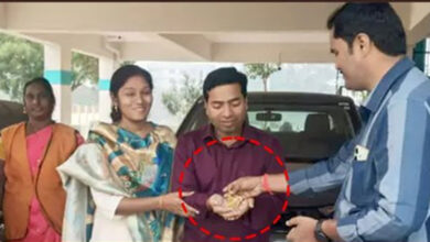 سینی ٹیشن ملازمین کی دیانتداری۔سڑک پر گرے طلائی زیورات حقیقی مالکین کے حوالے