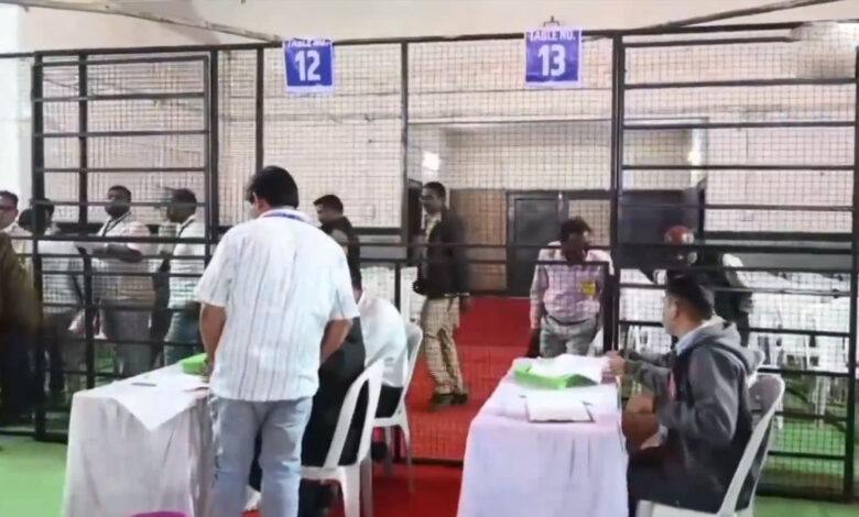 ممبئی بی ایم سی کے 227 وارڈز پر سب کی نظریں ، 23 مراکز پر سخت حفاظتی انتظامات کے درمیان گنتی جاری