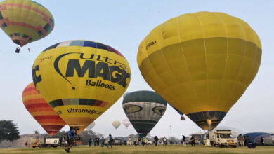 تلنگانہ میں گولکنڈہ کے قریب ’ہاٹ ایئر بیلون فیسٹول‘ کا آغاز