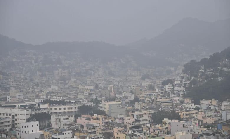 شدید کہرکے باعث ٹریفک اور پروازیں متاثر، 6 اضلاع کے لئے وارننگ جاری