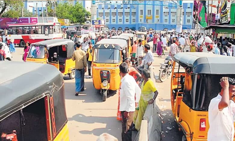 حیدرآباد میں آٹوڈرائیورس کی ہڑتال، عوام اور اسکولی طلبہ پریشان