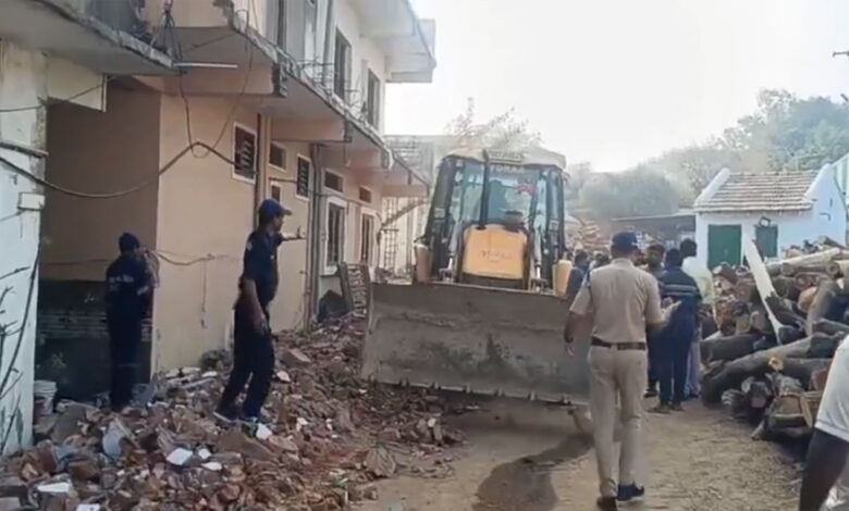 شاہ میرپیٹ میں حیدرا نے 30 سال پرانی غیر مجازدیوارمنہدم کرتے ہوئے راستہ بحال کردیا