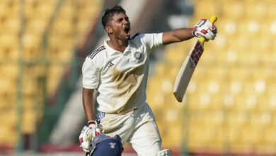 سرفراز کے بعد بولنگ میں مشیر خان کا جادو،ممبئی کی نو وکٹ سے شاندار فتح