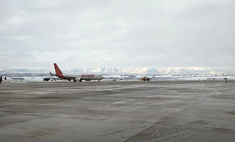 سری نگر ہوائی اڈے پر پانچ پروازیں منسوخ