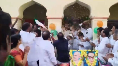 یوم جمہوریہ کی تقریب۔ جھنڈا لہراتے وقت کھمبا ٹوٹ کر وزیر واکٹی سری ہری کے قریب گرپڑا