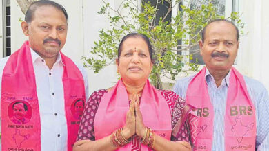 تلنگانہ میں بلدی انتخابات: چین کے ساتھ تصادم میں ہلاک کرنل سنتوش بابو کی ماں انتخابی میدان میں