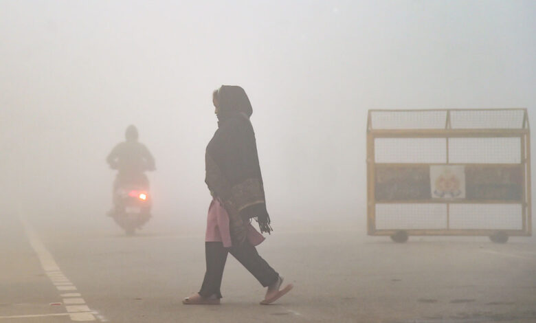 دہلی میں درجہ حرارت میں کمی، شدید سردی کی لہر