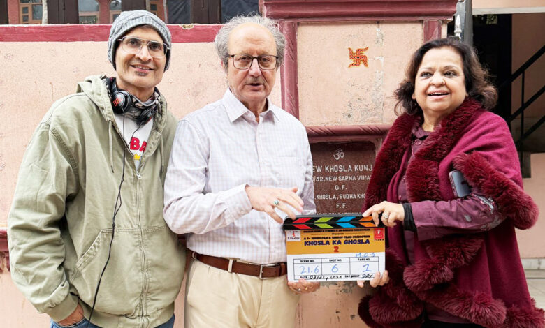 انوپم کھیر نے اپنے پوسٹ میں لکھا:میں نے 'کھوسلہ کا گھوسلہ 2' کا 90 فیصد حصہ مکمل کر لیا ہے۔ میرا دل شکرگزار ہے۔ یہ تھکا دینے والا لیکن دلچسپ تجربہ رہا۔