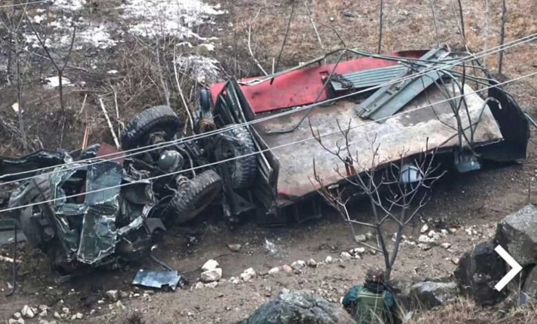 جموں و کشمیر کے ڈوڈہ میں دل دہلا دینے والا حادثہ: فوجی گاڑی کھائی میں گرگئی، 10 اہلکار فوت، 11 زخمی