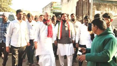 گڈی ملکاپور پھول مارکیٹ کا کانگریس قائدین ایم کوڈنڈا ریڈی اور عثمان الہاجری نےکیا دورہ، کسانوں اور تاجروں کے مسائل پر توجہ