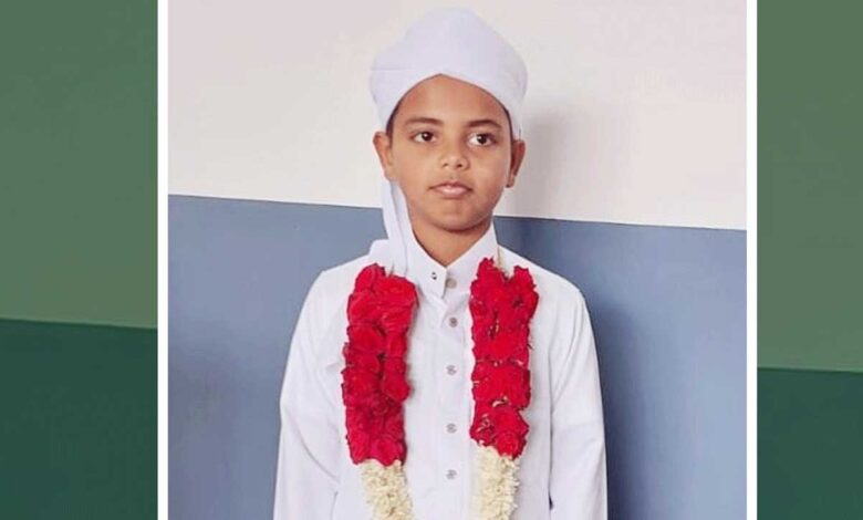 محمد اویس حسین کا تکمیل حفظ قرآن پر دستاربندی وعطائے خلعت