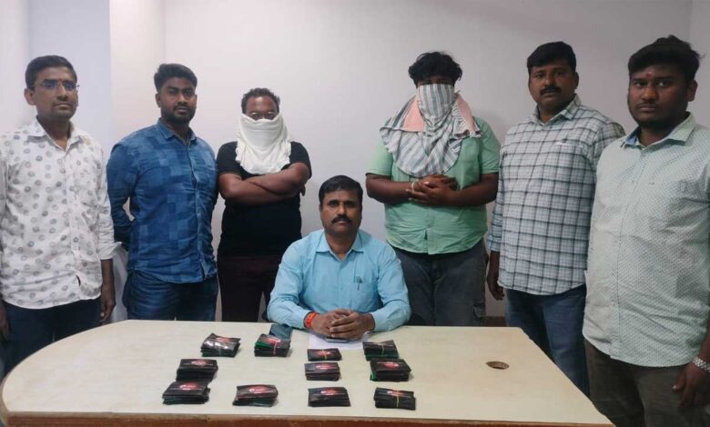 حیدرآباد میں غیر قانونی سم کارڈ ریکٹ بے نقاب، 184 سم ضبط، دو افراد گرفتار