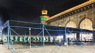 رمضان المبارک سے قبل تاریخی مکہ مسجد میں خصوصی انتظامات، شیڈ کور نصب