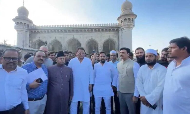 رمضان المبارک کی آمد سے قبل مکہ مسجد میں انتظامات کا جائزہ، چارمینار ایم ایل اے اور وزیر اقلیتی بہبود کا دورہ