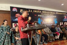 نمائش کلب میں خواتین کا مشاعرہ- مخیر حیدر , پروفیسر مسعود احمد اور فاروق شکیل کا خطاب