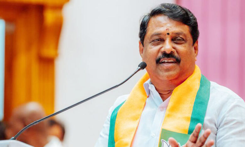 وزیر اعظم کے دورے کی تیاریوں پر ایک جائزہ میٹنگ کی صدارت کرتے ہوئے، مسٹر ناگیندرن نے کہا کہ مسٹر مودی دوپہر میں ایک بڑی ریلی سے خطاب کریں گے،