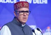 بی جے پی رہنماؤں پر شدید تنقید کرتے ہوئے عمر عبداللہ نے کہا کہ جو لوگ دربار موو کو بند کرتے ہیں یا میڈیکل کالج کے خاتمے پر خوشی مناتے ہیں، وہ جموں کے خیرخواہ نہیں ہو سکتے۔