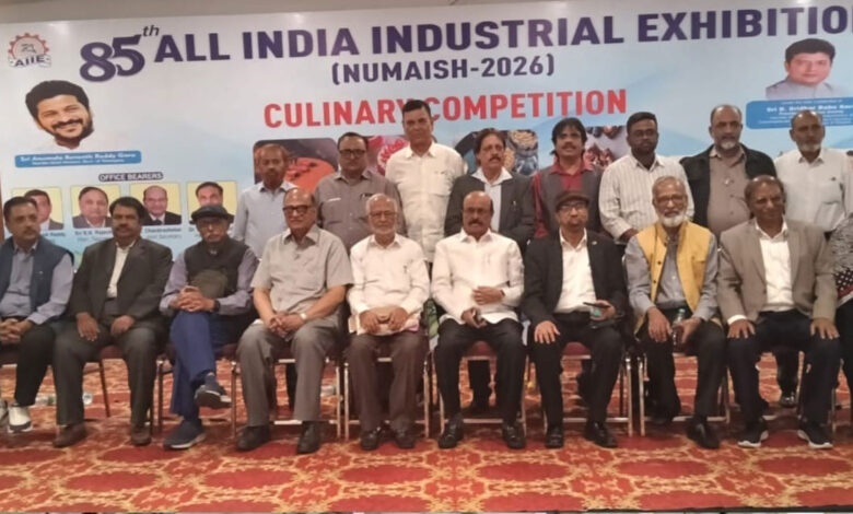 نمائش کلب میں زندہ دلان حیدرآباد کی محفلِ لطیفہ گوئی، “خوش رہیں اور خوشیاں بانٹیں” کا پیغام عام