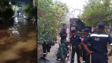 منی کونڈا میں مانجراو اٹر پائپ لائن پھٹ پڑی۔ بستیوں میں سیلابی صورتحال، گھروں میں پانی داخل