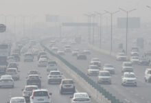 صبح کا دھندلا موسم اور معتدل فضائی آلودگی نے دہلی کو ڈھانپ لیا