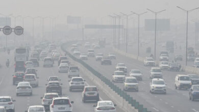 صبح کا دھندلا موسم اور معتدل فضائی آلودگی نے دہلی کو ڈھانپ لیا