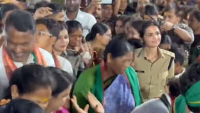 تلنگانہ: میڈارم جاترامیں خاتون آئی پی ایس عہدیدار کا رقص، ویڈیو وائرل