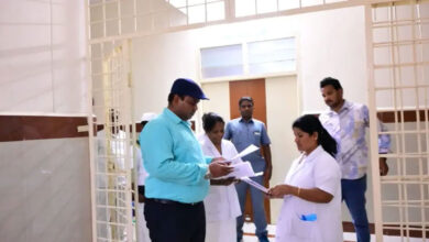 کلکٹر میدک عام آدمی کی طرح سرکاری اسپتال پہنچ گئے