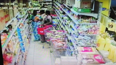 اے پی کے گنٹور میں ریلائنس اسمارٹ اسٹور میں ساڑیوں میں چھپا کر 11 کلو کاجو کی چوری کرنے والی تین خواتین رنگے ہاتھوں گرفتار