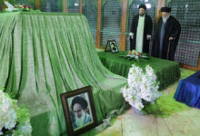 ایرانی سپریم لیڈر آیت اللہ خامنہ ای منظر عام پر، بانی اسلامی جمہوریہ کو خراج عقیدت