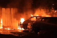 حیدرآباد کے عطاپور میں کار شوروم کے سروس سنٹر میں خوفناک آگ، 3 کاریں جل کر خاکستر