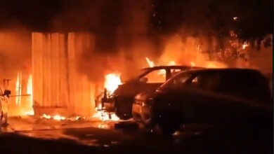 حیدرآباد کے عطاپور میں کار شوروم کے سروس سنٹر میں خوفناک آگ، 3 کاریں جل کر خاکستر