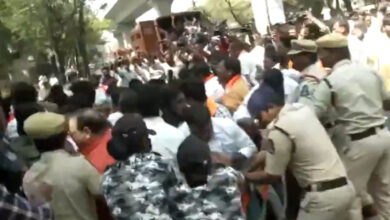 دفتر تلنگانہ ڈی جی پی کے سامنے بی جے پی کا احتجاج